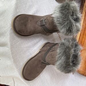 Cozy Brown Fur-Lined Boots